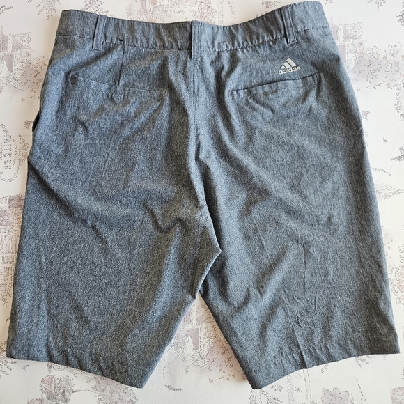 Adidas Athletic/Casual Men's Gray Shorts, Size 34 - Picture 5 of 6